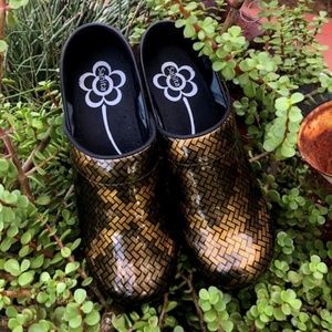 Women's Sanita Bronze, Gold & Black Patent Leather Danish Clogs Size 38